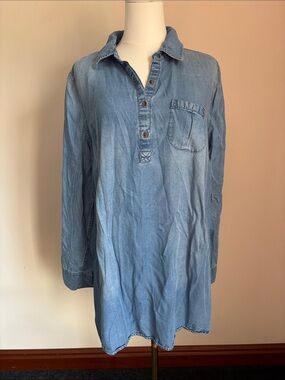 Liz Lange Blue Denim-Look Button Front Tunic